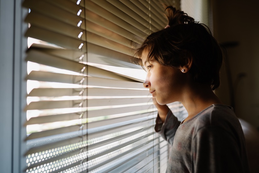 How to choose safe window blinds for children