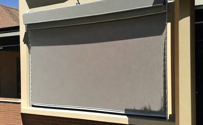 Outdoor roller shade