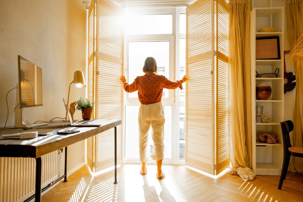 The Benefits of Using Window Blinds During the Day