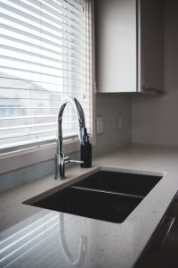 The Pros And Cons Of Single Cell Vs. Double Cell Window Blinds