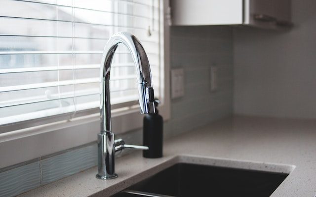 The Pros And Cons Of Single Cell Vs. Double Cell Window Blinds